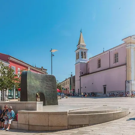 Апартаменты 04 *